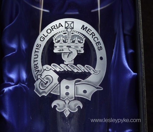engraved-glass-coat-of-arms-9