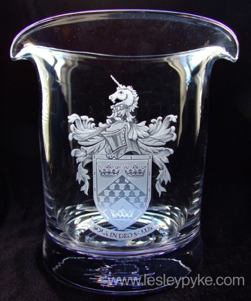 engraved-glass-coat-of-arms-mahew