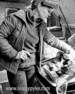 Lesley Pyke glass engraver workshop